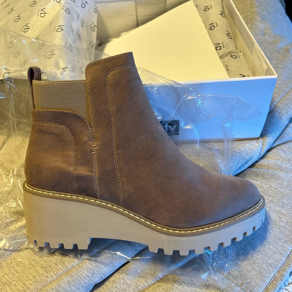 NIB Dolce Vita Rielle Truffle Botties Low Wedge